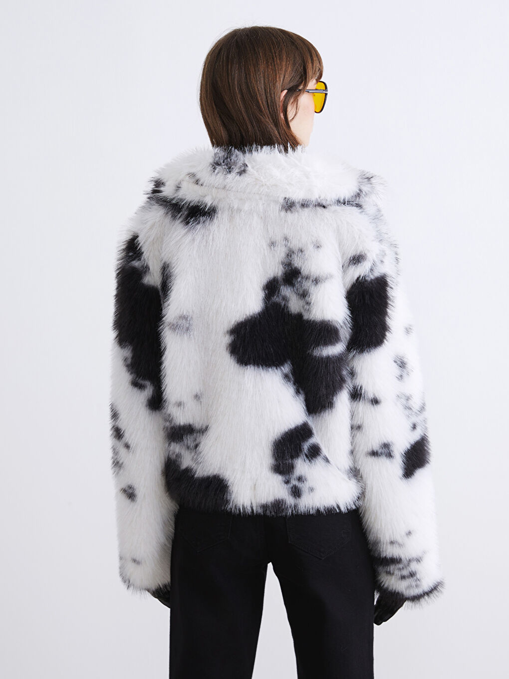 Siyah Gömlek Yaka Dalmaçya Desenli Kadın Kürk Mont-4