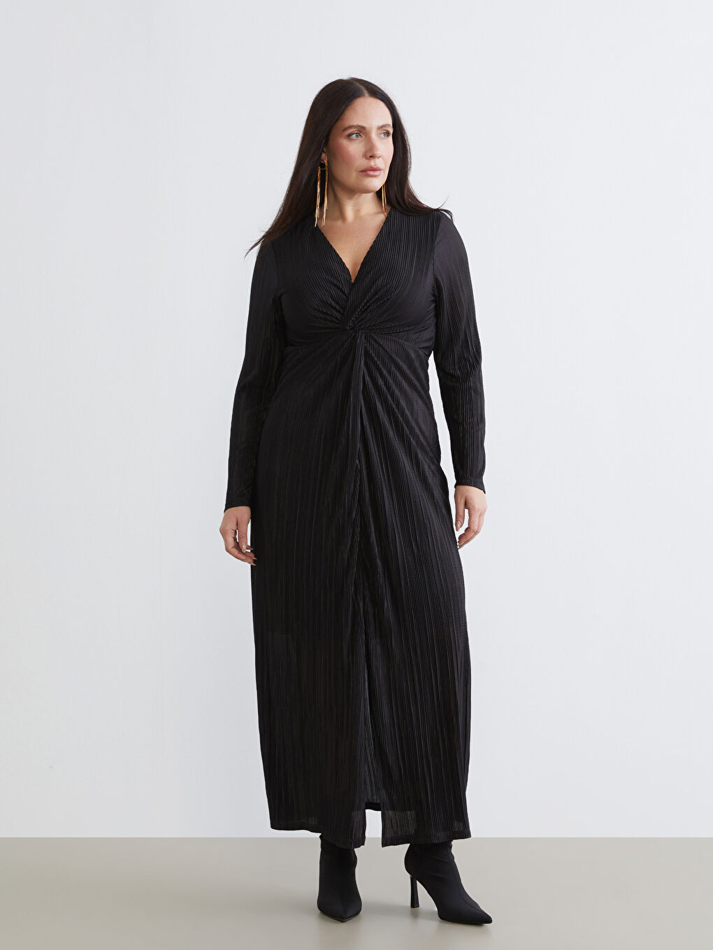 Siyah Kruvaze Yaka Büzgülü Elbise