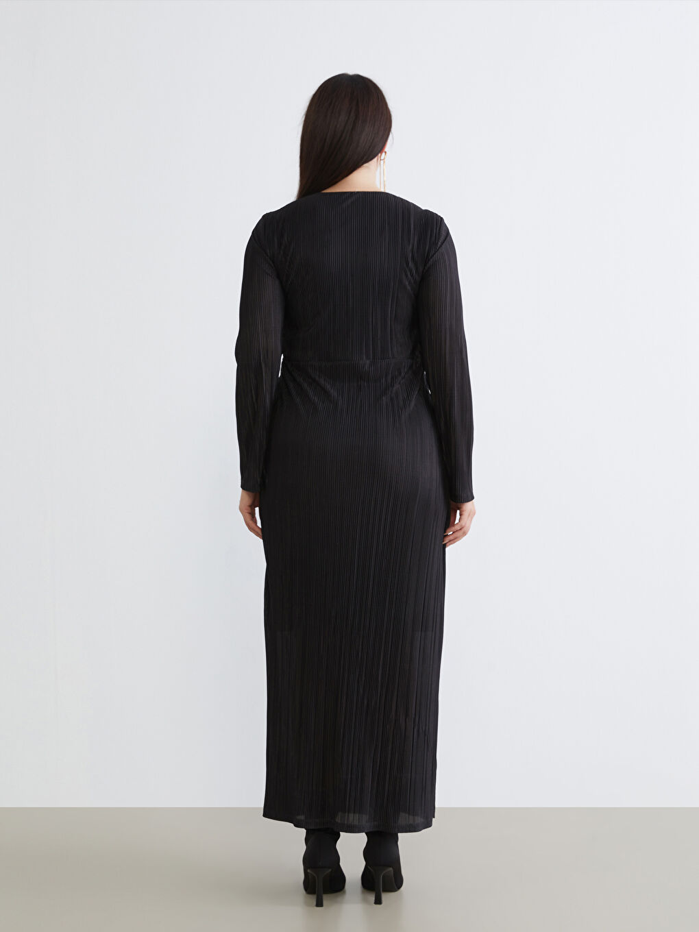 Siyah Kruvaze Yaka Büzgülü Elbise-3