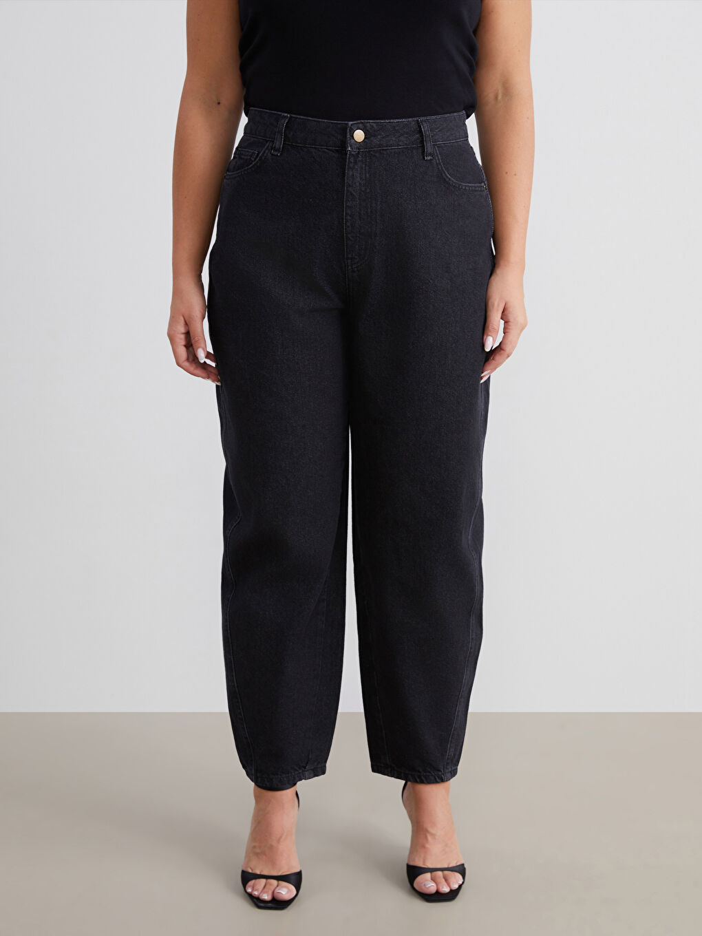 Siyah Büyük Beden Mom Fit Kadın Jean Pantolon-1