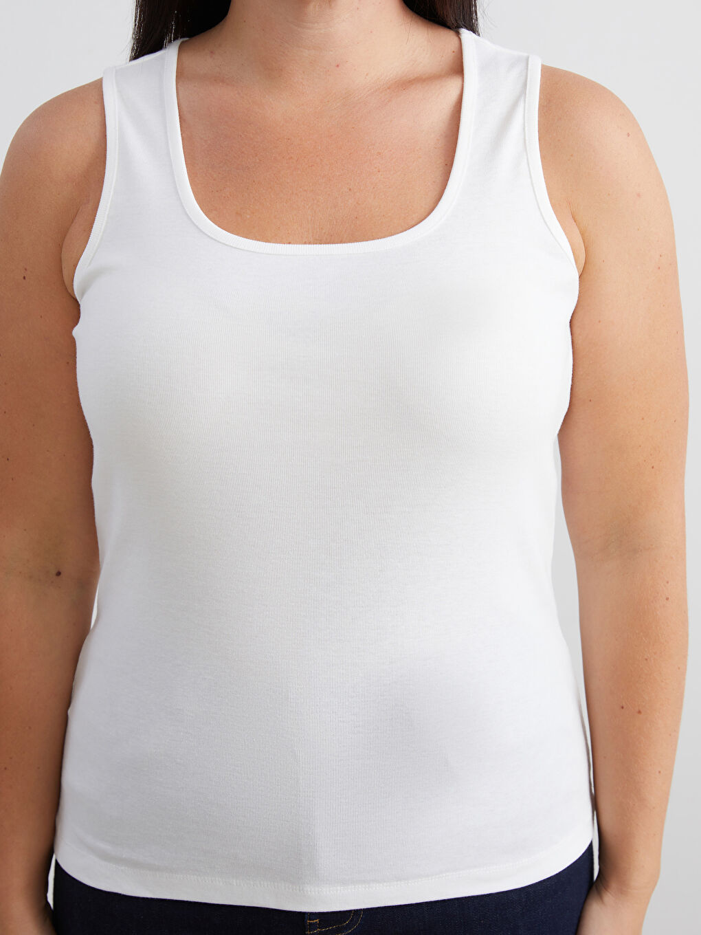 Beyaz Büyük Beden U Yaka Kadın Atlet-2