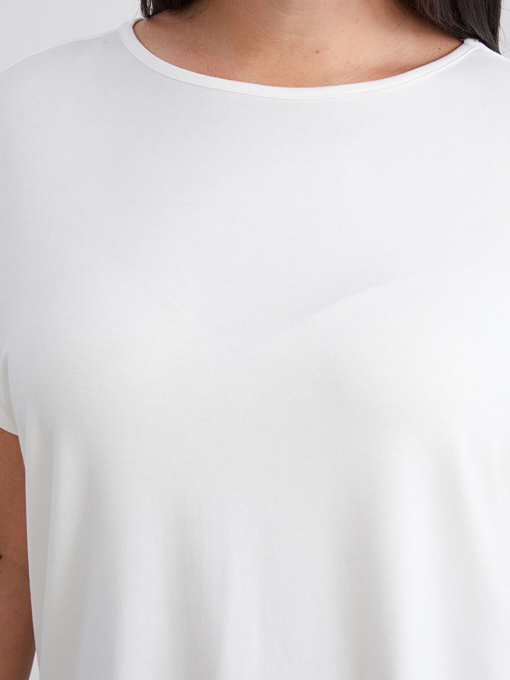 Beyaz Büyük Beden Bisiklet Yaka Kadın Tişört-2