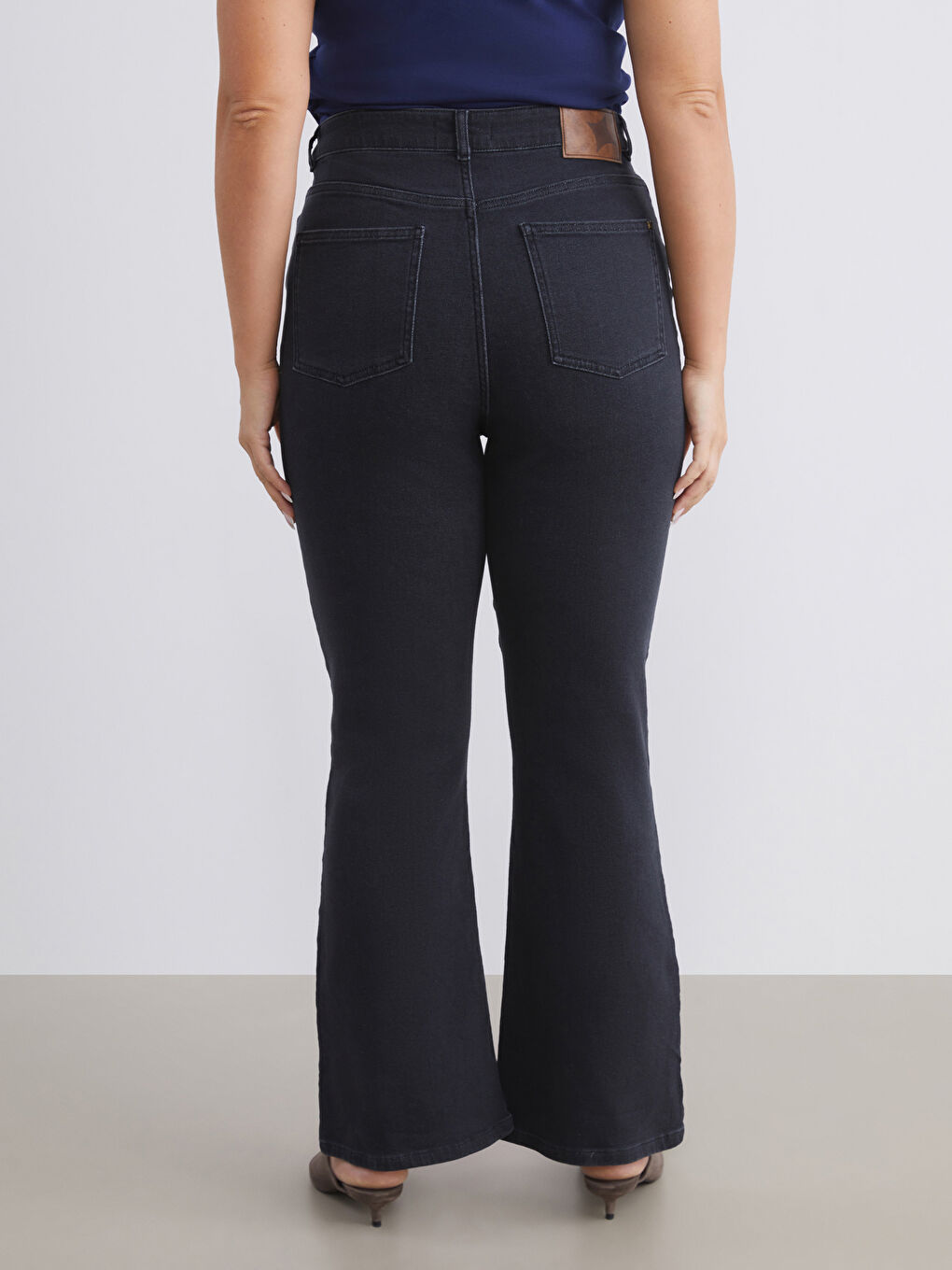 Siyah Büyük Beden Flare Kadın Jean Pantolon-4