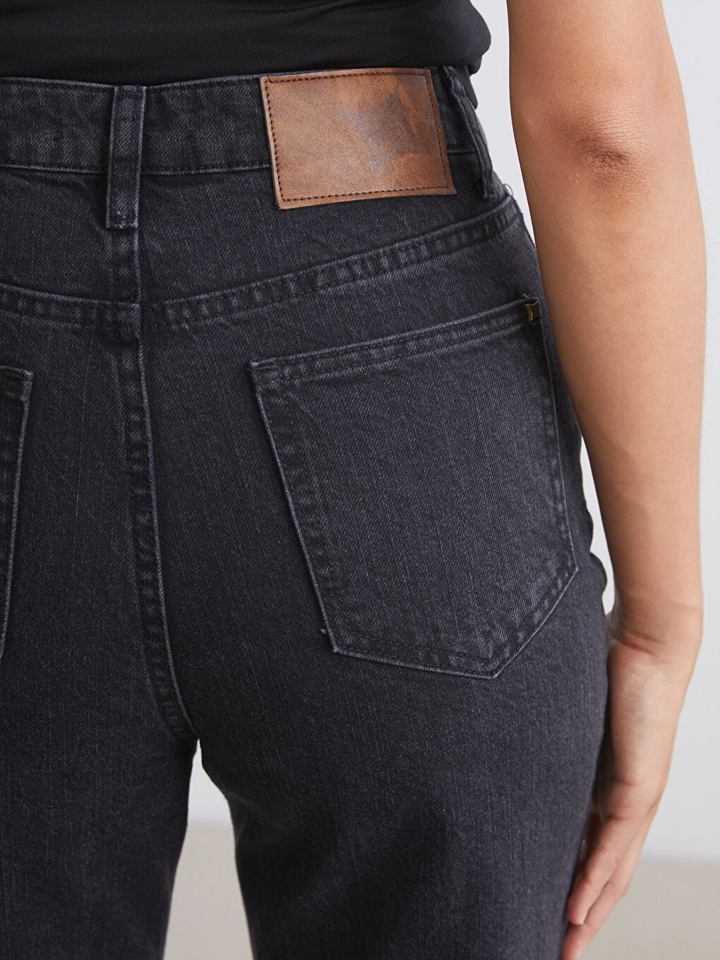 Siyah Slim Mom Kadın Jean Pantolon-3