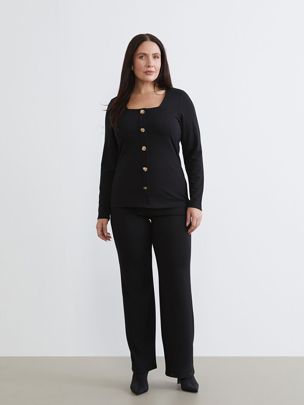 Siyah Büyük Beden Kare Yaka Bluz-1