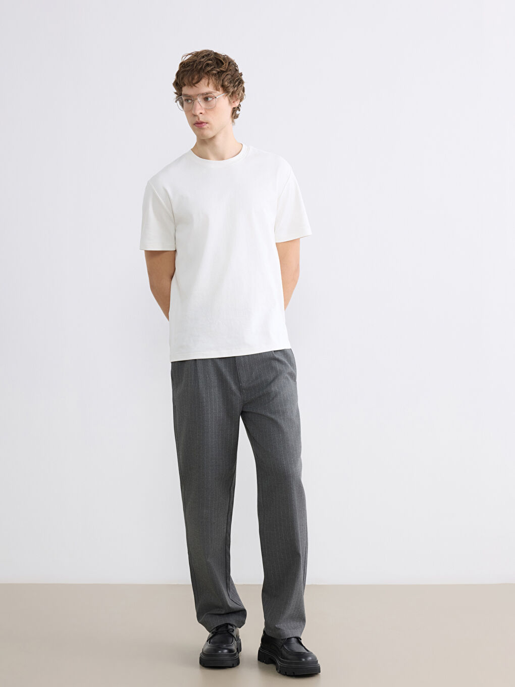 Gri Standart Kalıp Erkek Pileli Pantolon-1
