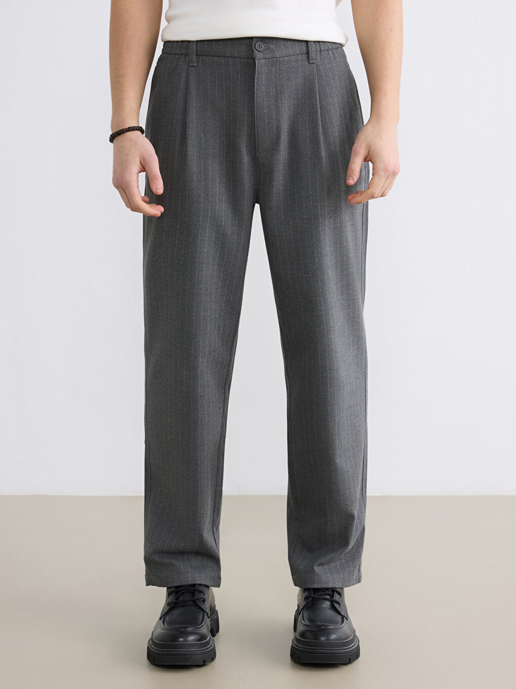 Gri Standart Kalıp Erkek Pileli Pantolon-2