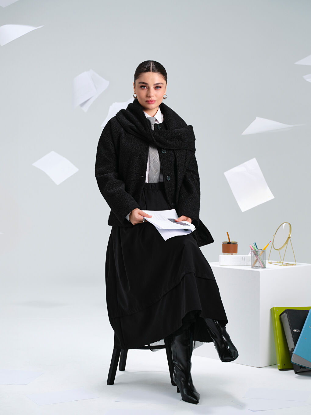 معطف أسود امرأة