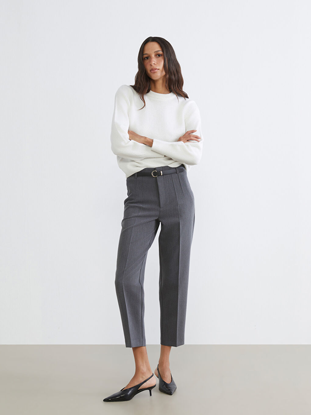 Gri Beli Kemerli Dar Fit Kadın Pileli Pantolon
