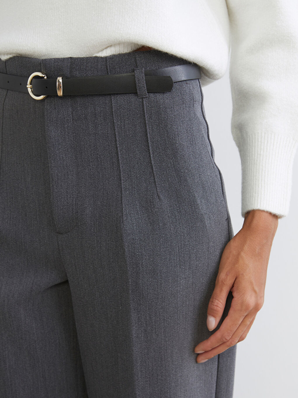 Gri Beli Kemerli Dar Fit Kadın Pileli Pantolon-2