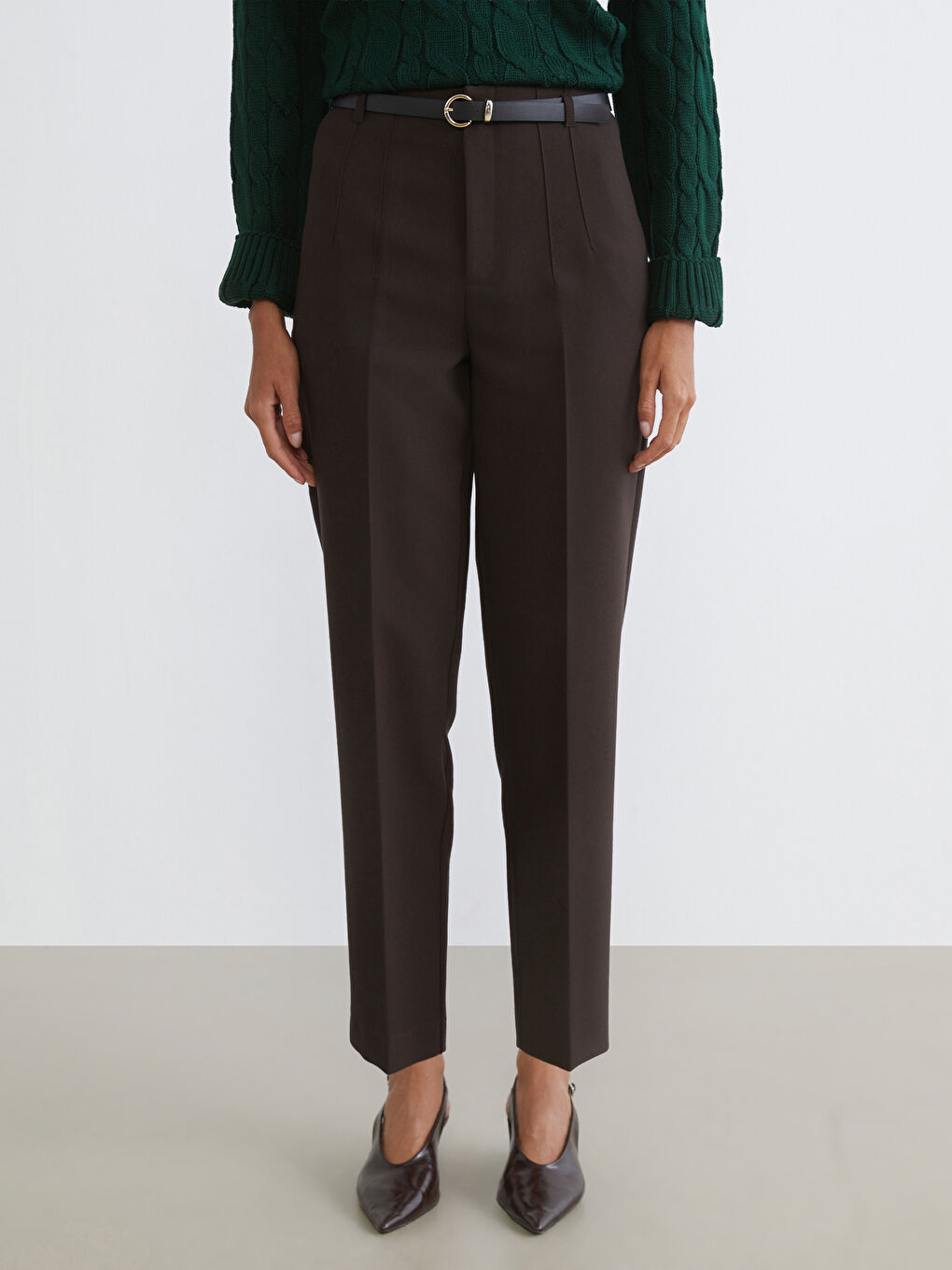 Kahverengi Beli Kemerli Dar Fit Kadın Pileli Pantolon-1