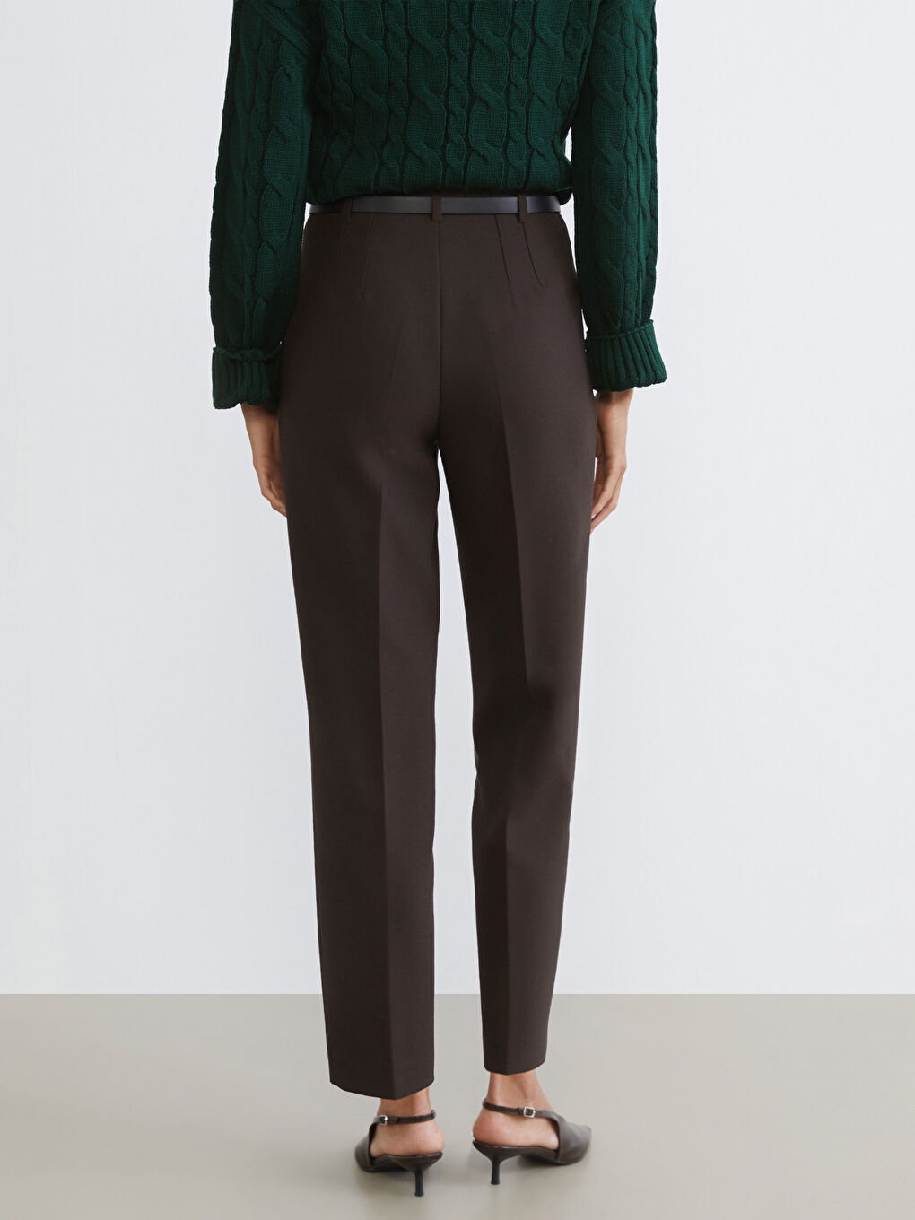 Kahverengi Beli Kemerli Dar Fit Kadın Pileli Pantolon-3