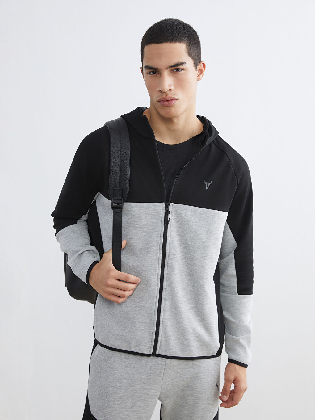 Siyah Kapüşonlu Uzun Kollu Erkek Fermuarlı Sweatshirt