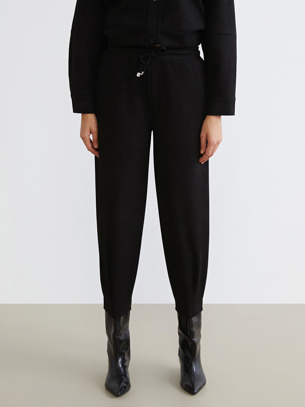 Siyah Beli Lastikli Süet Görünümlü Kadın Jogger Pantolon-1