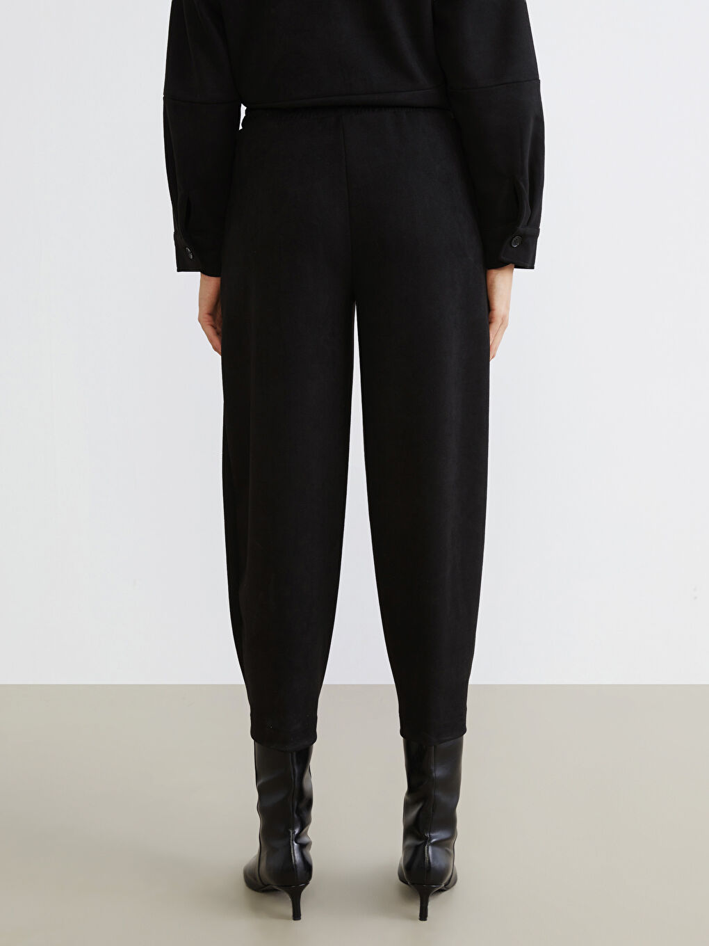 Siyah Beli Lastikli Süet Görünümlü Kadın Jogger Pantolon-3