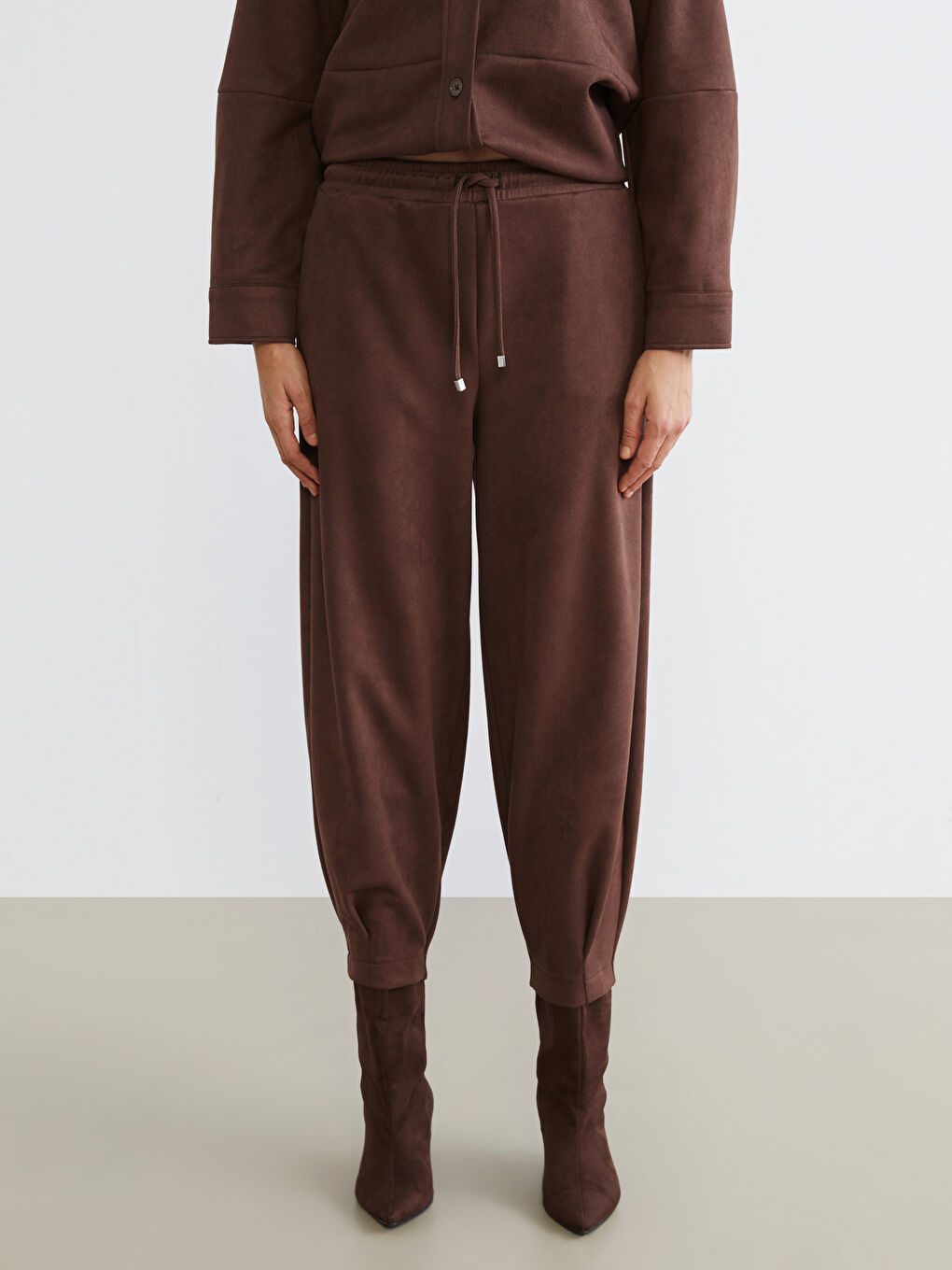 Kahverengi Standart Fit Kadın Süet Görünümlü Pantolon-1