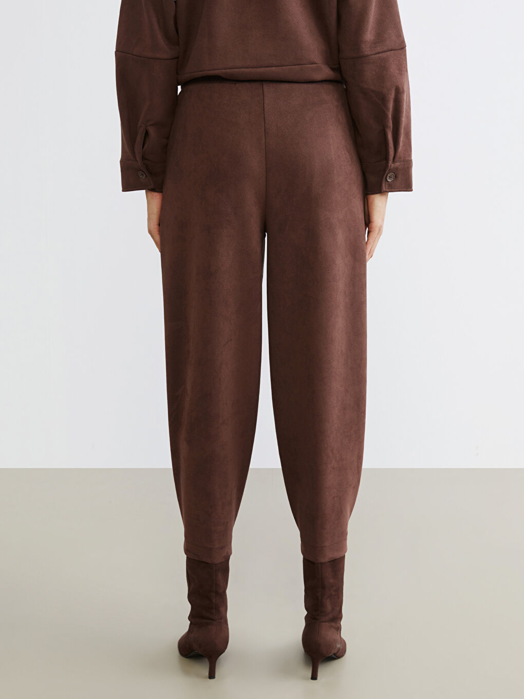 Kahverengi Standart Fit Kadın Süet Görünümlü Pantolon-3