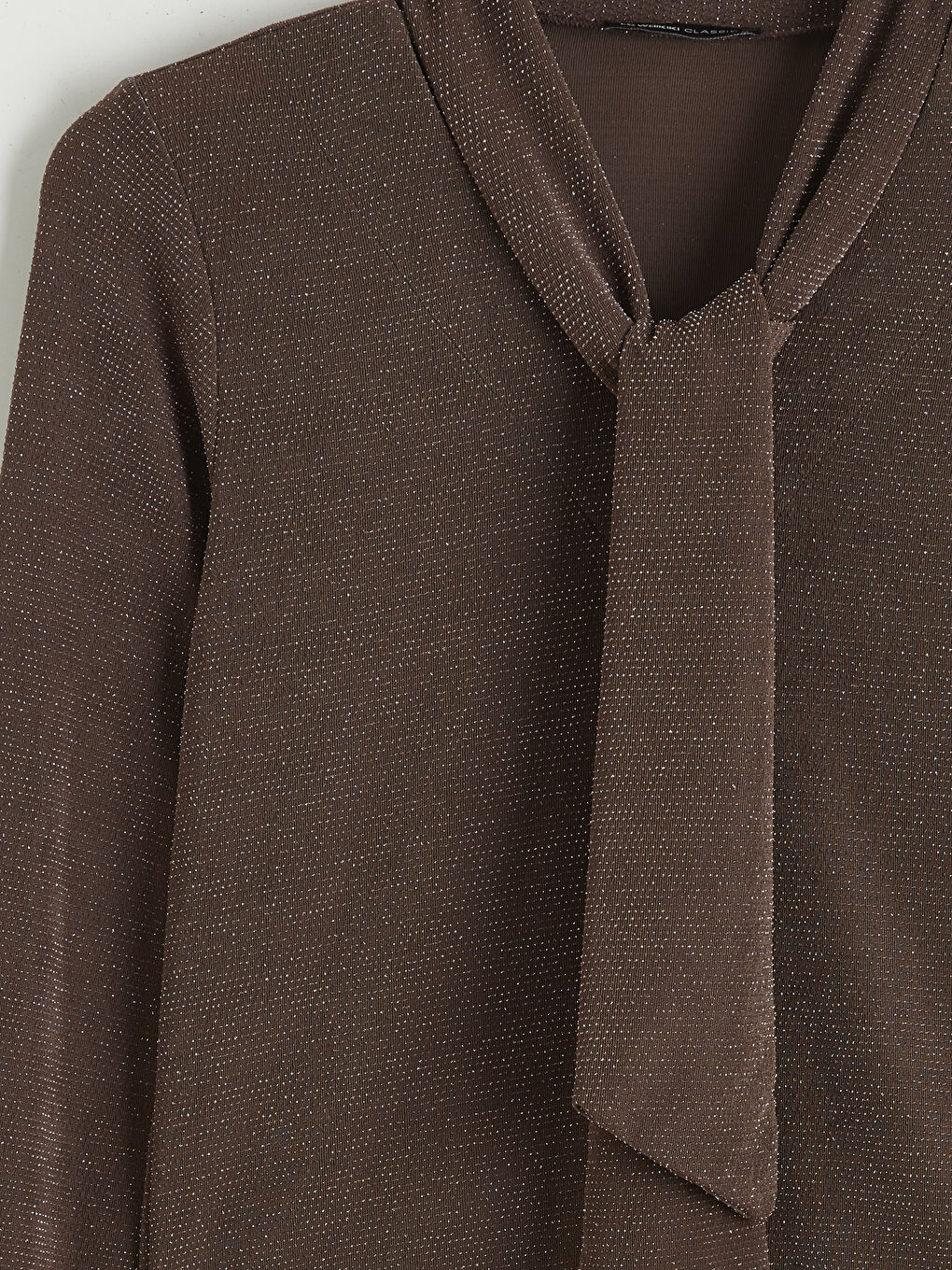 Kahverengi Şal Yaka Parlak Görünümlü Bluz-5