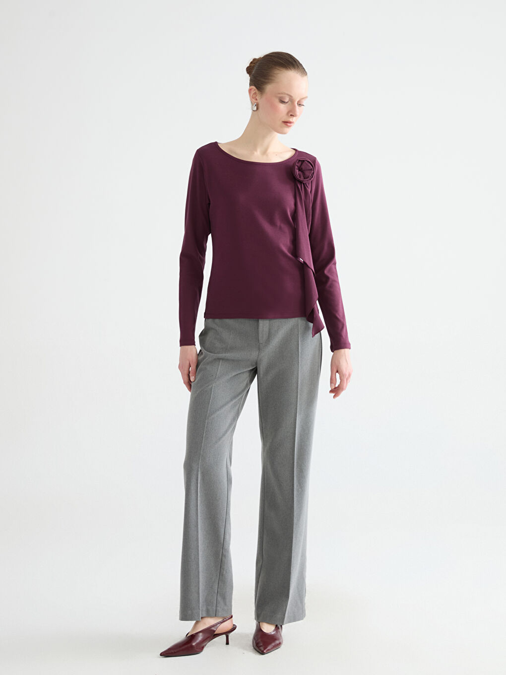 Mürdüm Bisiklet Yaka Çiçek Aplikeli Kadın Tişört-1