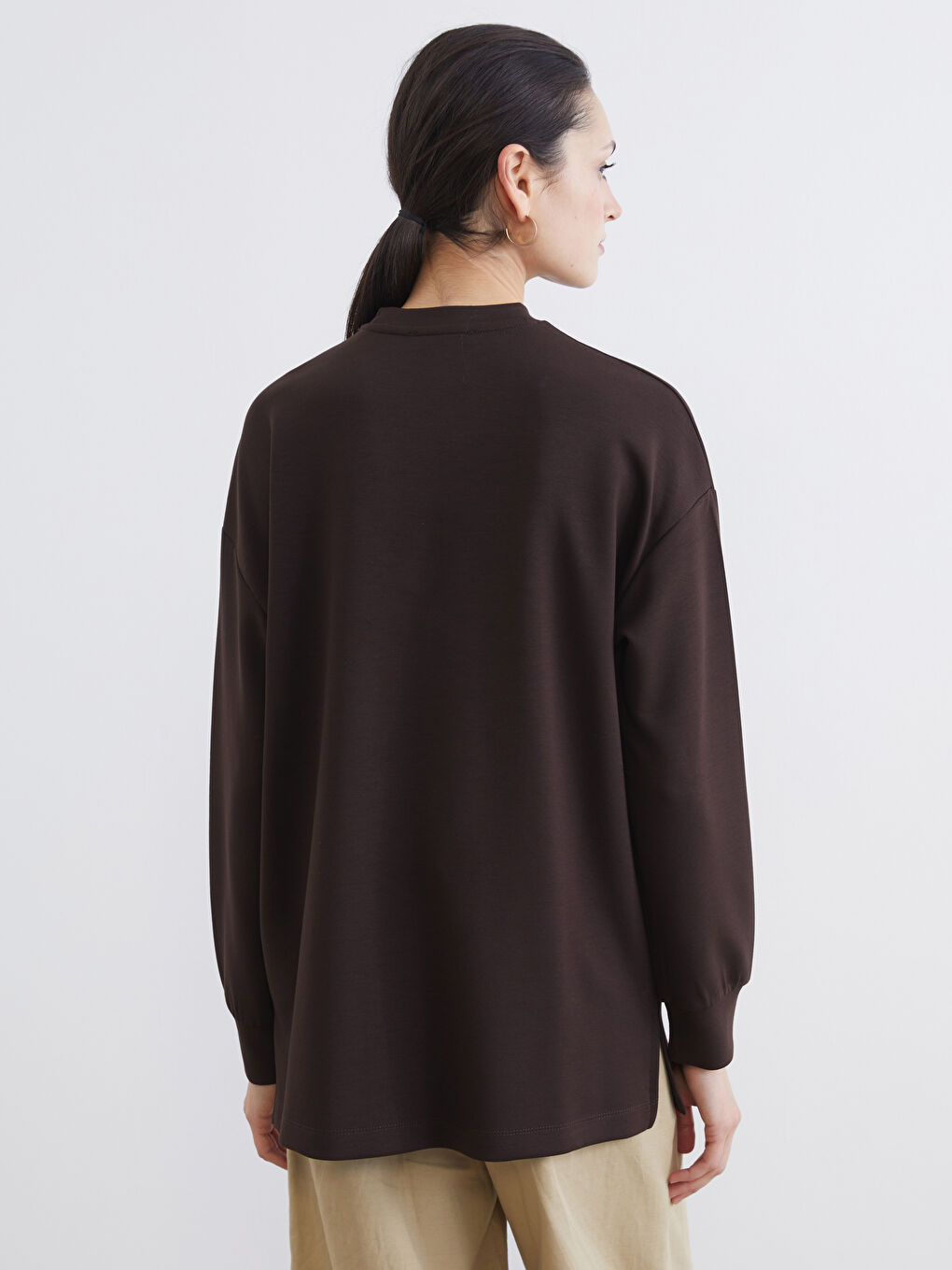 მრგვალი საყელო ოვერსაიზ ქალებისთვის სპორტული ტუნიკა-3