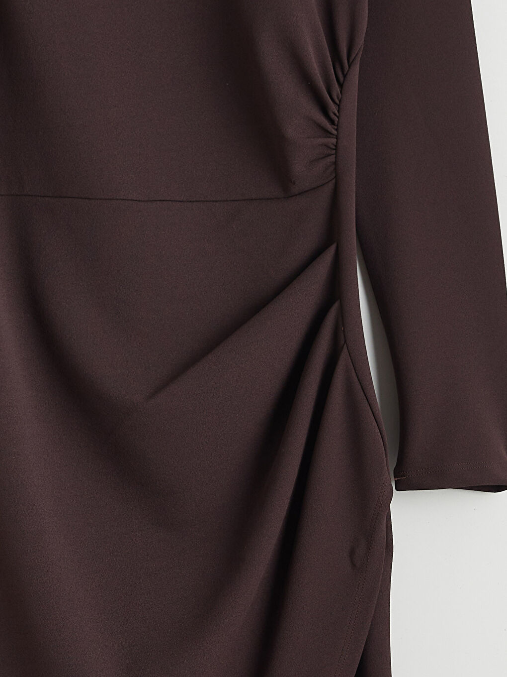 Kahverengi Dik Yaka Büzgülü Elbise-5