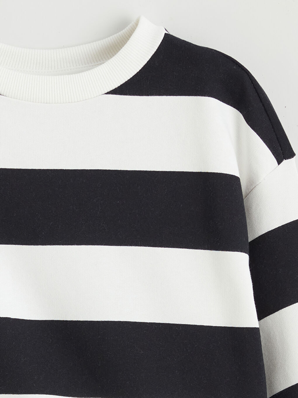 Siyah Bisiklet Yaka Çizgili Kız Çocuk Kalın Sweatshirt-3