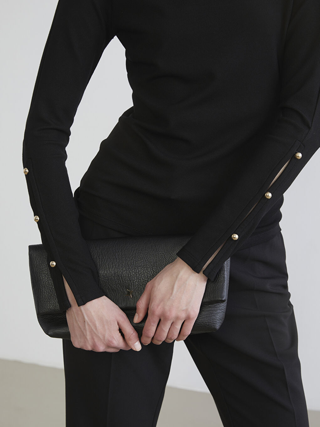 Siyah Bisiklet Yaka Fitilli Kadın Tişört-2