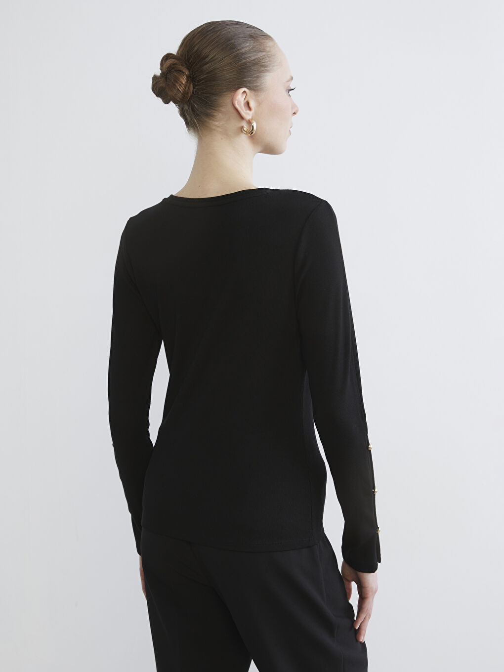 Siyah Bisiklet Yaka Fitilli Kadın Tişört-3