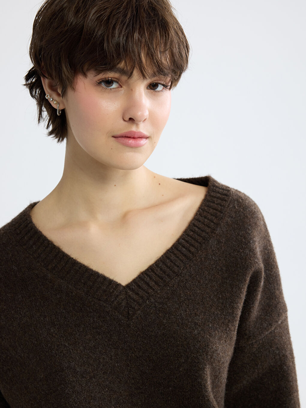 Kahverengi V Yaka Oversize Kadın Triko Kazak-2