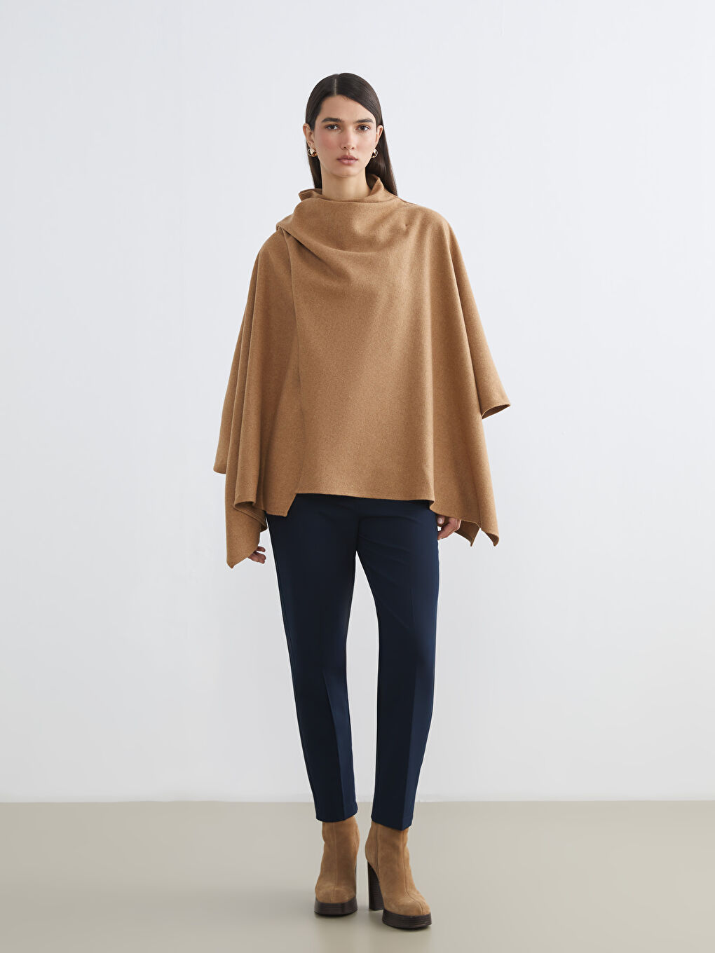 Bej Dik Yaka Kadın Kaşe Panço-1