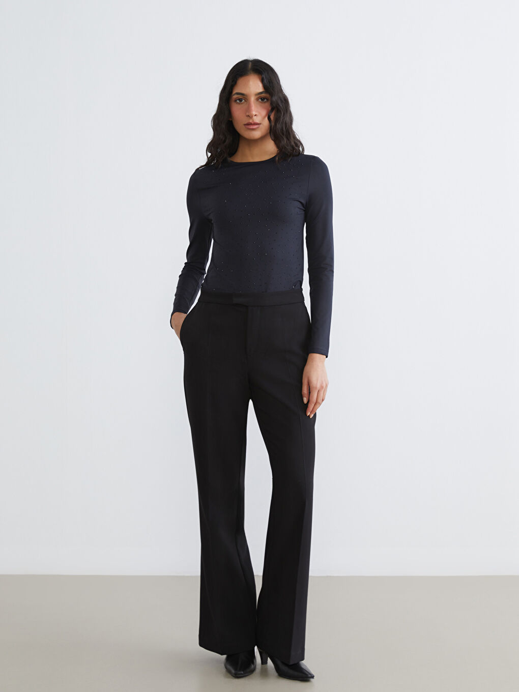 Siyah Bisiklet Yaka Taşlı Bluz-1