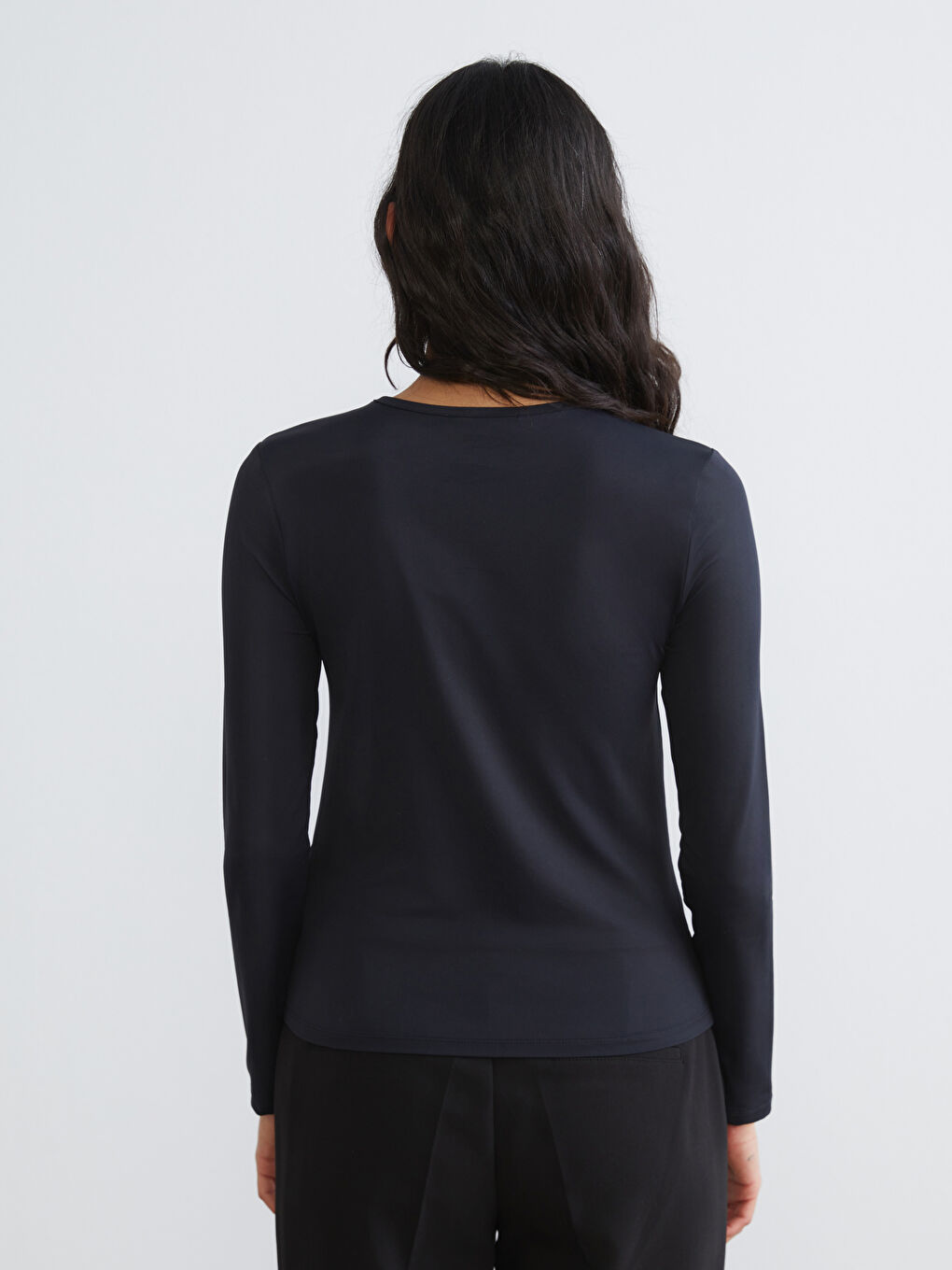 Siyah Bisiklet Yaka Taşlı Bluz-3