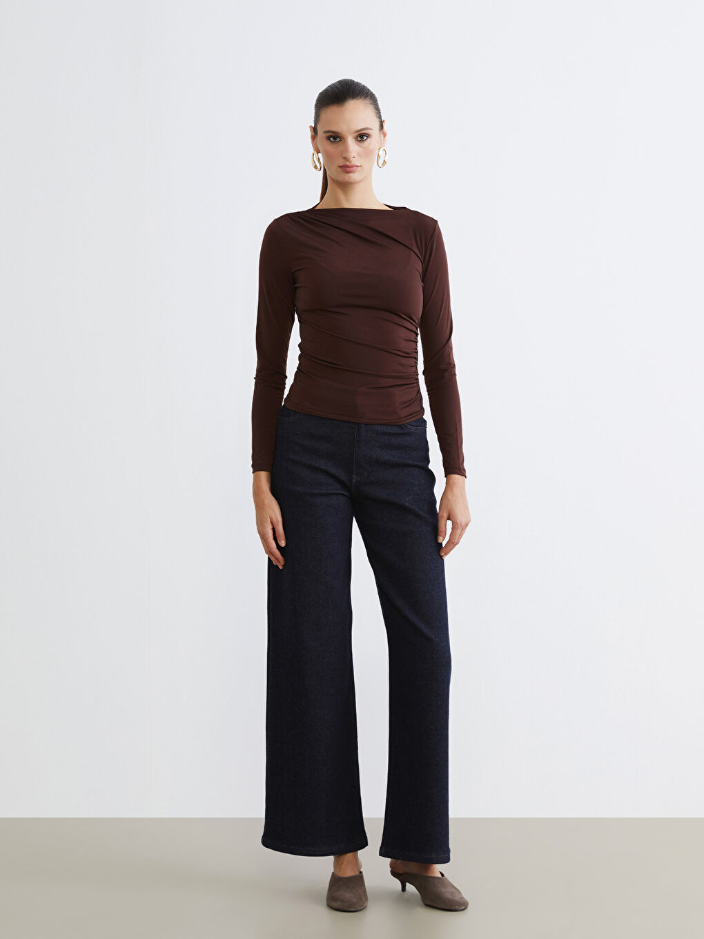 Kahverengi Kayık Yaka Büzgülü Kadın Body-1