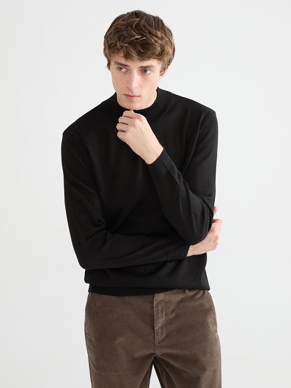 Siyah Yarım Balıkçı Yaka Erkek Triko Kazak