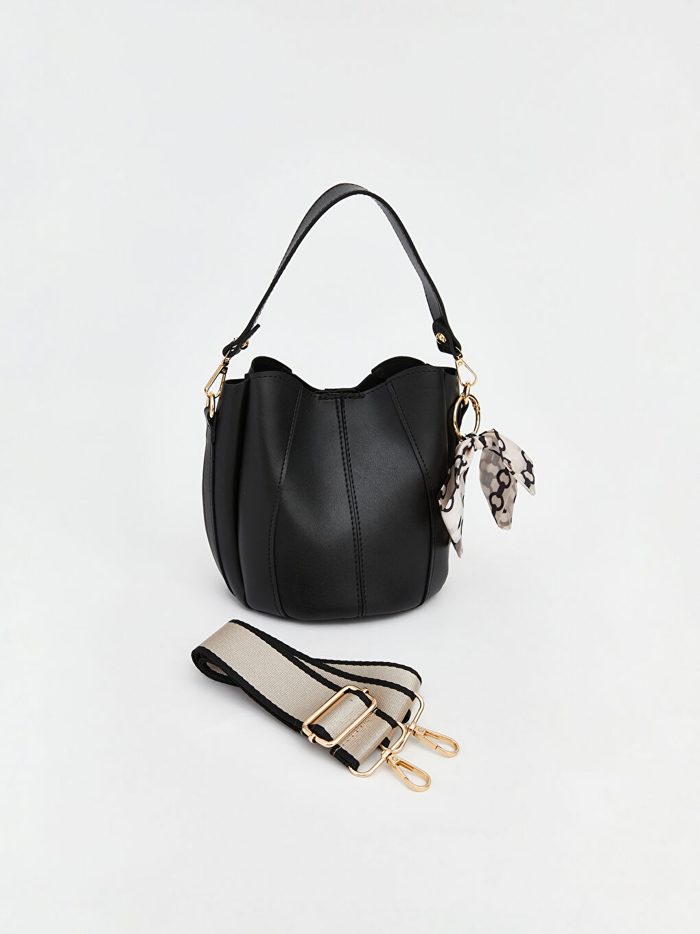 Siyah Deri Görünümlü Kadın Omuz Çantası-1