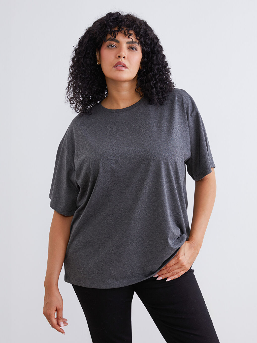 Antrasit Büyük Beden Bisiklet Yaka Oversize Kadın Tişört