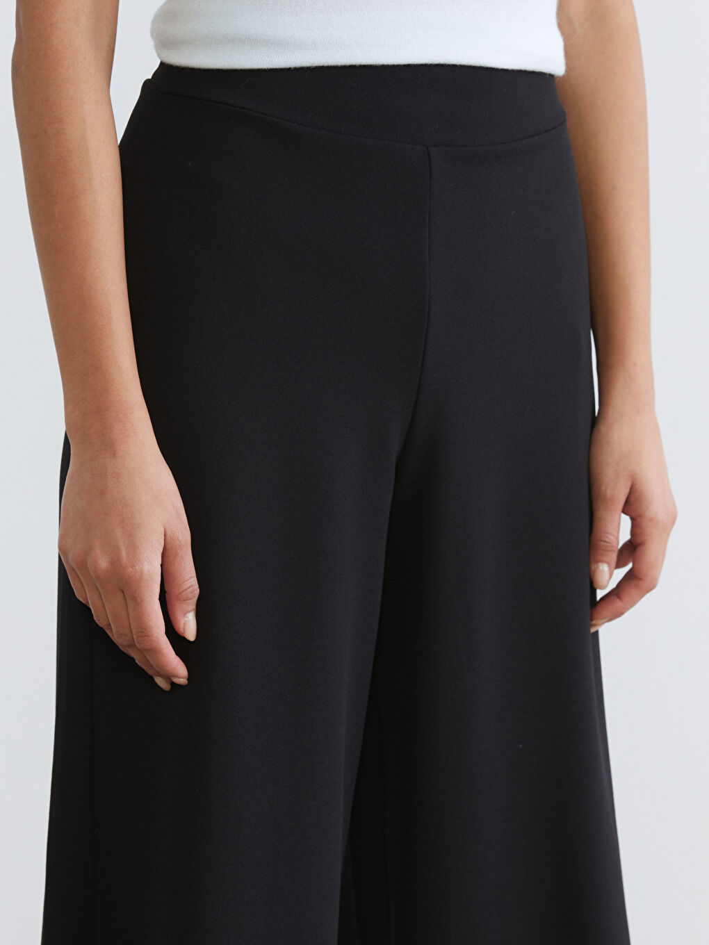 Siyah Beli Lastikli Geniş Paça Kadın Pantolon-2