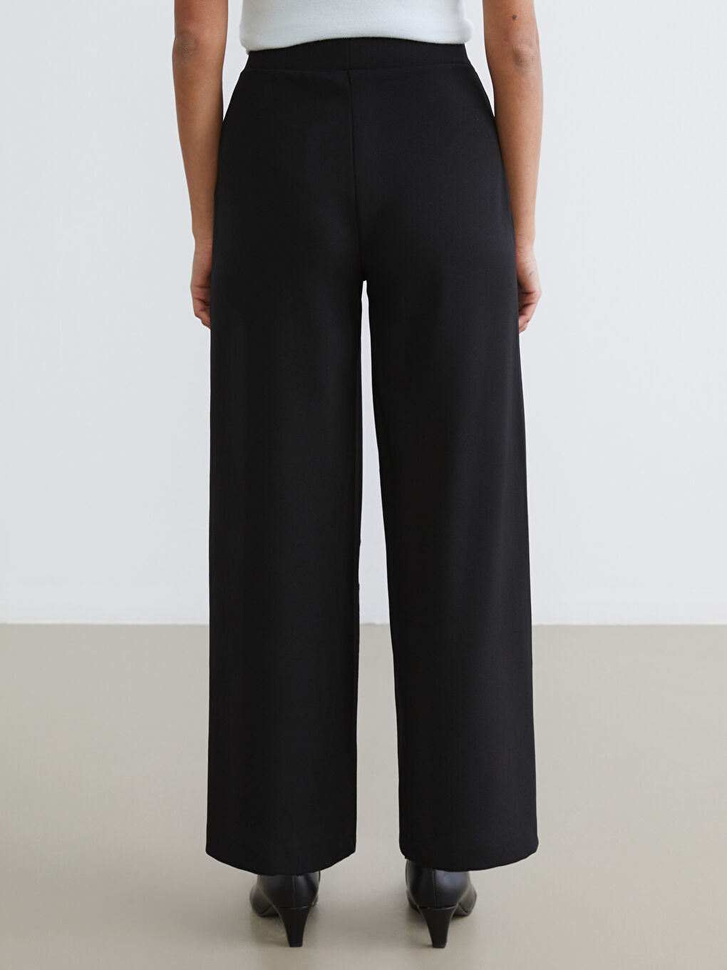 Siyah Beli Lastikli Geniş Paça Kadın Pantolon-3