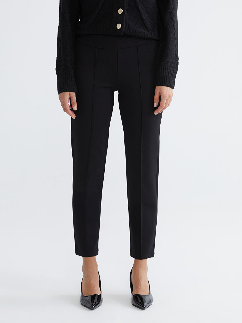 Siyah Dar Fit Kadın Pileli Pantolon-1
