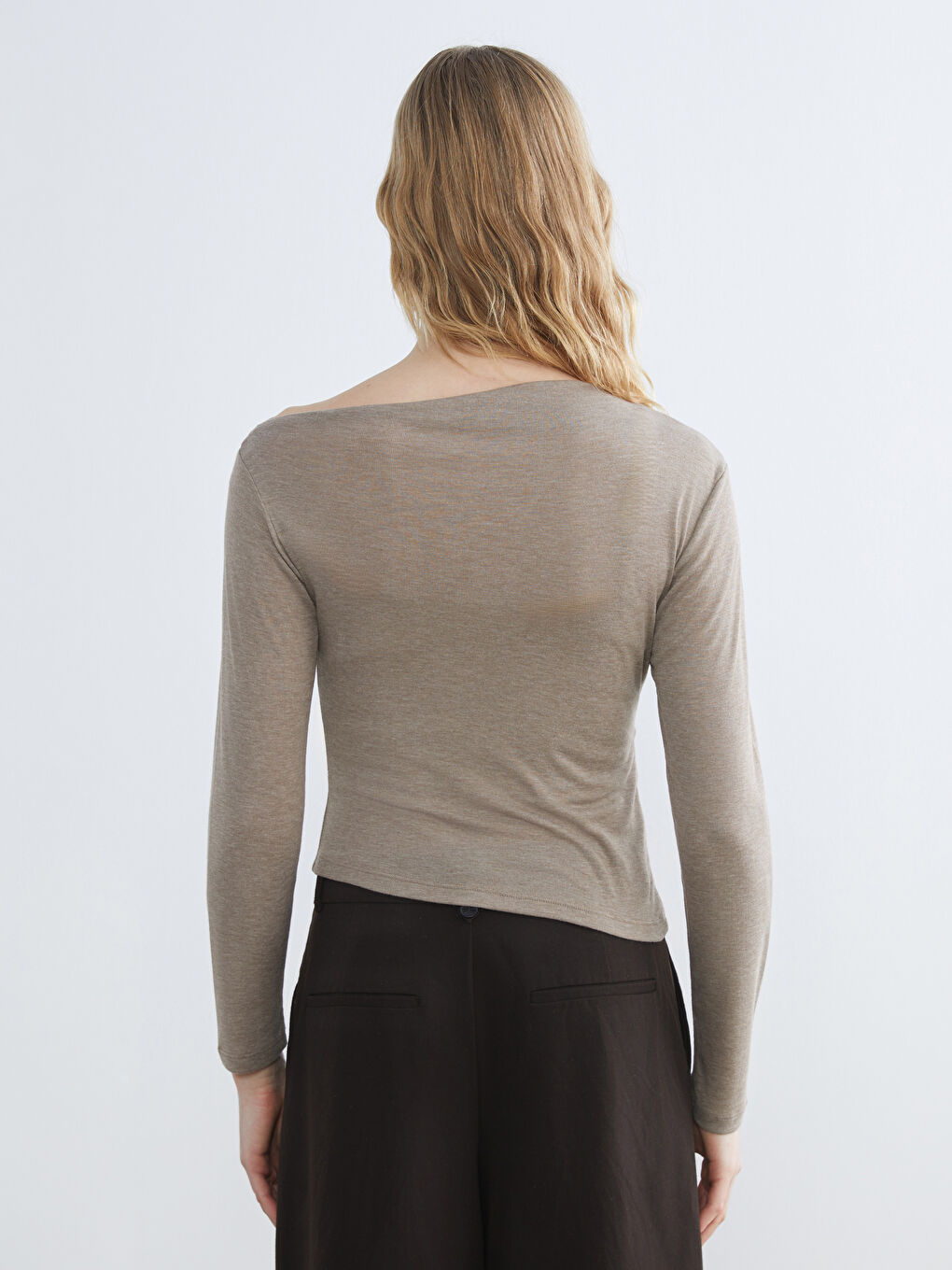 Bej Kayık Yaka Büzgülü Kadın Body-3