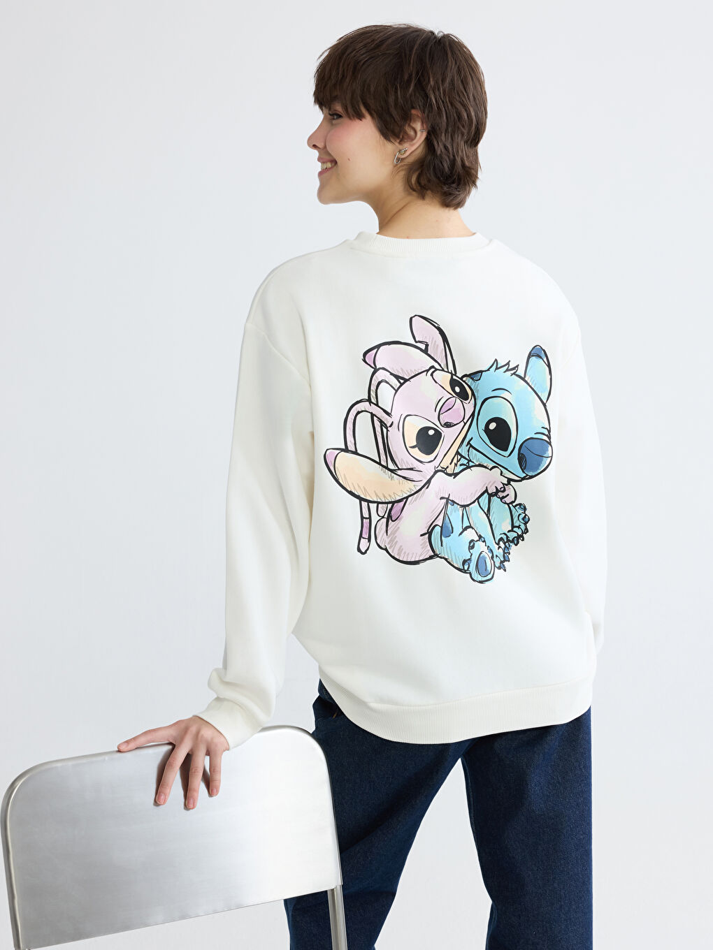 Ekru Lilo ve Angel Baskılı Kadın Kalın Sweatshirt