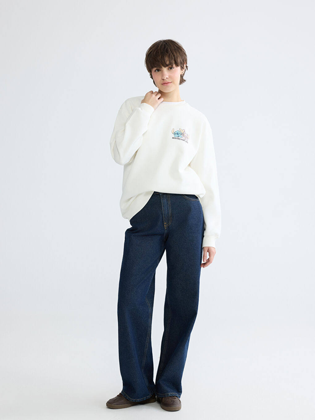 Ekru Lilo ve Angel Baskılı Kadın Kalın Sweatshirt-1