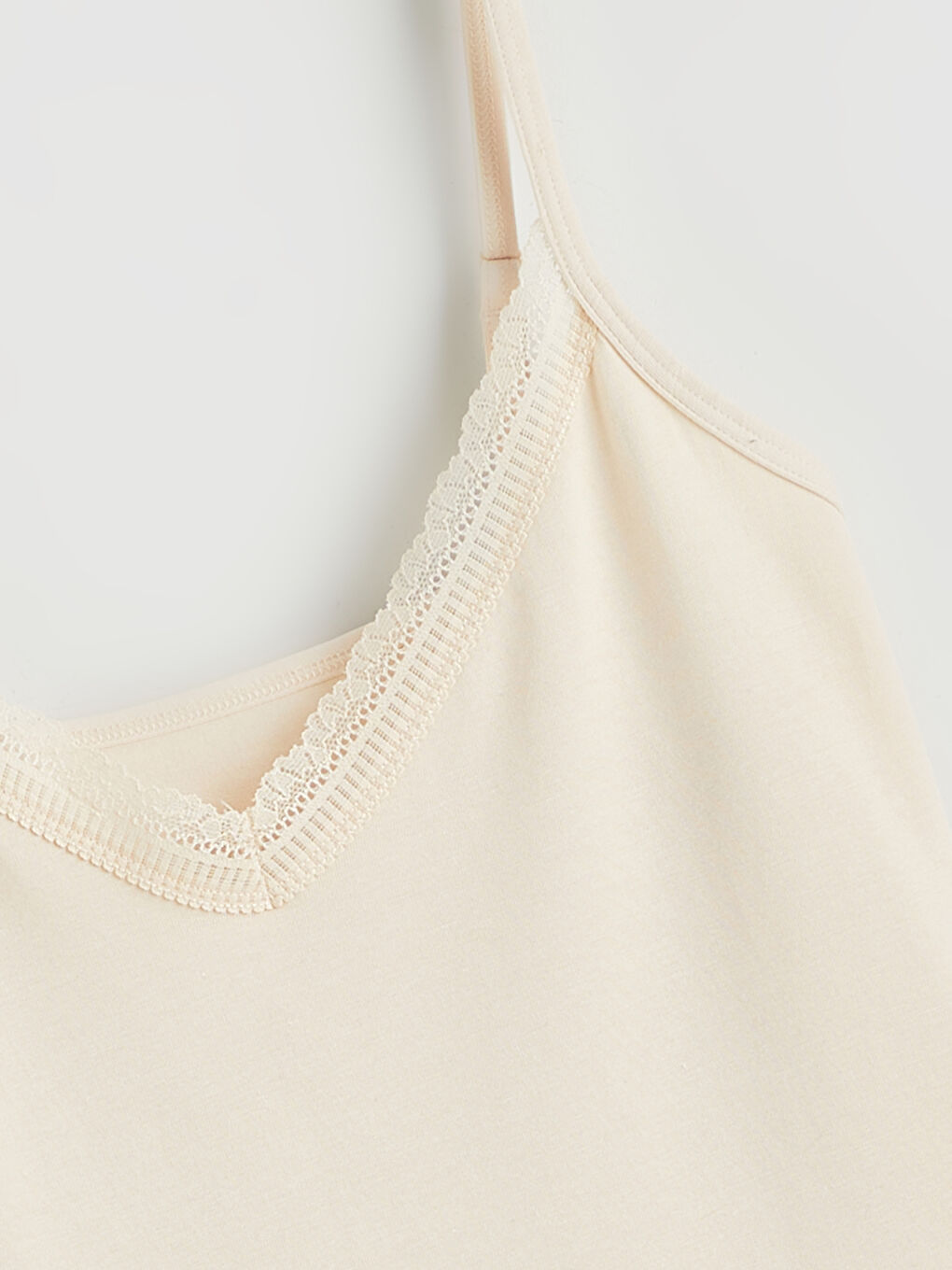 Pembe V Yaka Dantel Detaylı Askılı Kadın Atlet-1