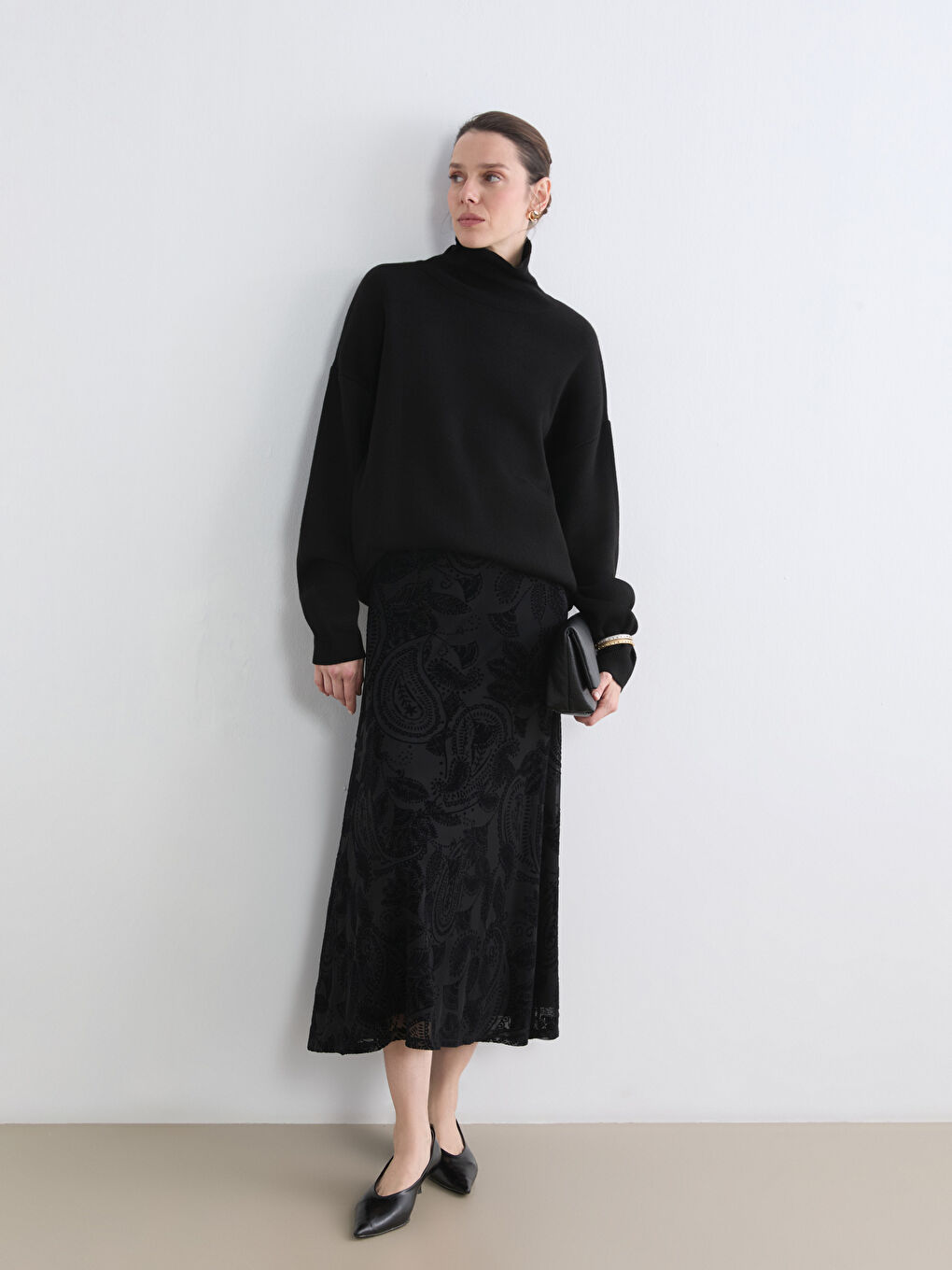 Siyah Beli Lastikli Desenli A Kesim Kadife Etek