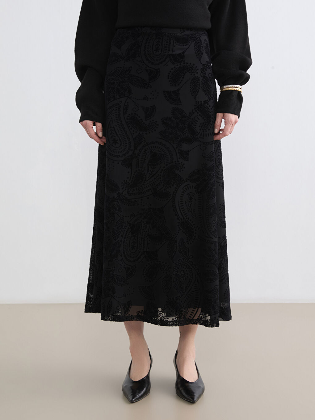 Siyah Beli Lastikli Desenli A Kesim Kadife Etek-1