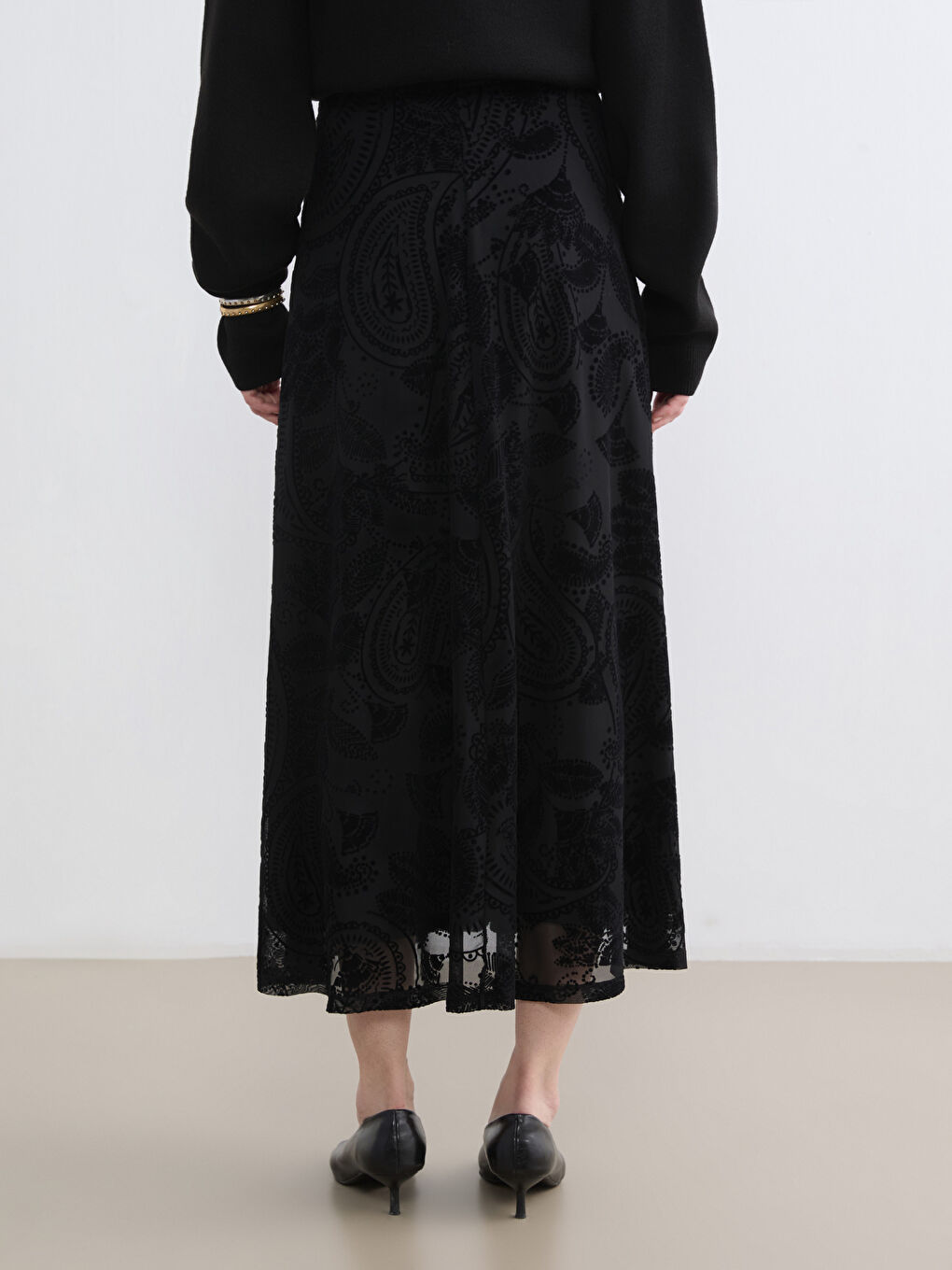 Siyah Beli Lastikli Desenli A Kesim Kadife Etek-3