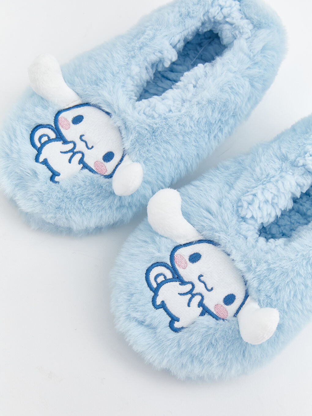 Mavi Cinnamoroll Nakışlı Kaydırmaz Tabanlı Kız Çocuk Ev Çorabı-1