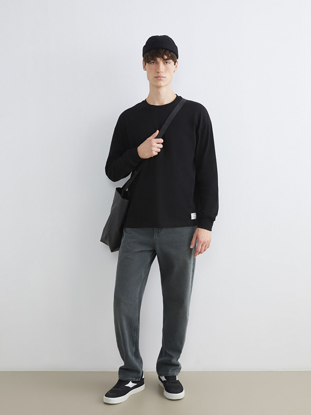 Siyah Bisiklet Yaka Uzun Kollu Erkek Tişört-1