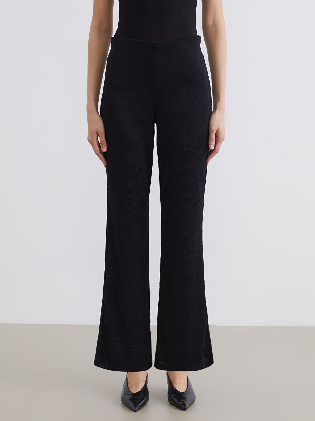 Siyah Beli Lastikli Parlak Görünümlü Kadın Pantolon-1