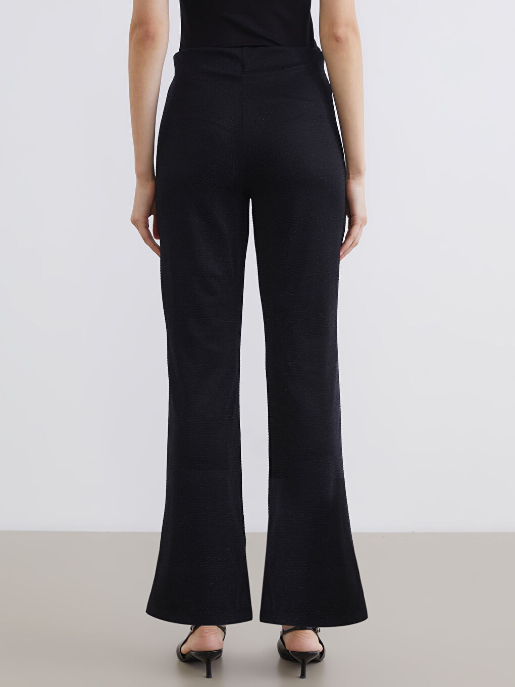 Siyah Beli Lastikli Parlak Görünümlü Kadın Pantolon-3